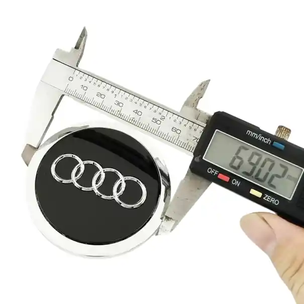 Discount Capace pentru centrul roților pentru Audi 69 mm Set 4 bucăți Diverse culori Capace din plastic pentru jante Capace de calitate pentru orificiile centrale Accesorii auto stilate