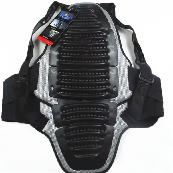 Protectorul coloanei vertebrale pe o motocicletă Ultima șansă