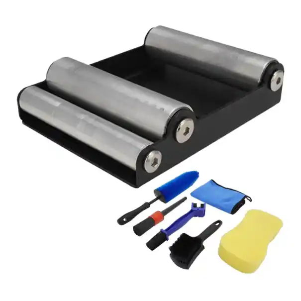 Lichidare de stoc Stând universal cu role pentru roata motocicletei cu set de perii și burete pentru curățarea lanțului și anvelopelor cu accesorii pentru întreținere